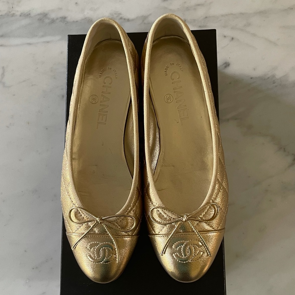 38. AUTH Chanel "CC" Logo Ballet Flat Lambskin Quilted Cap Toe Shoes
